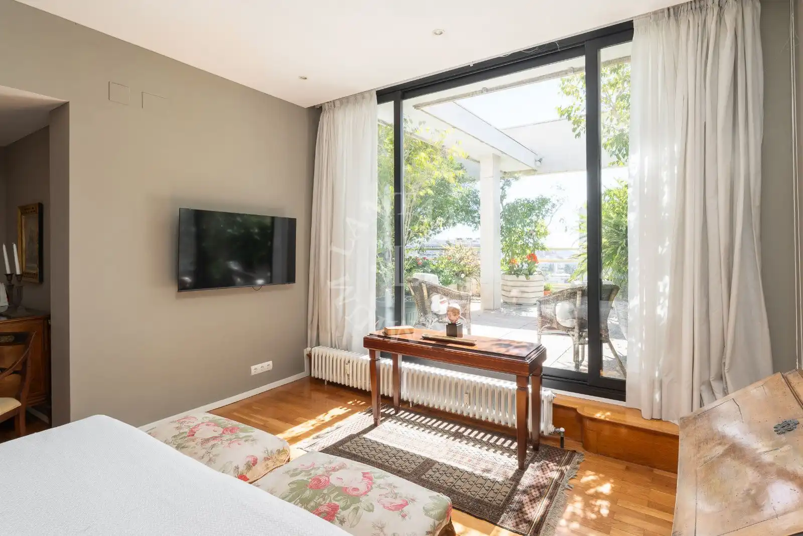 Schlafzimmer von Dachboden zum Verkauf in Barcelona mit Terrasse, Abstellraum und Schwimmbad