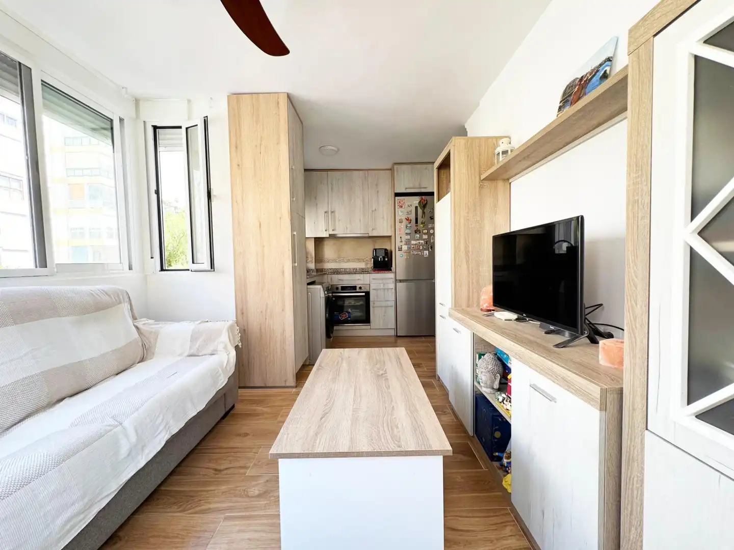 Flat with garden for sale in Avenida MANUEL ALTOLAGUIRRE, imagen 4