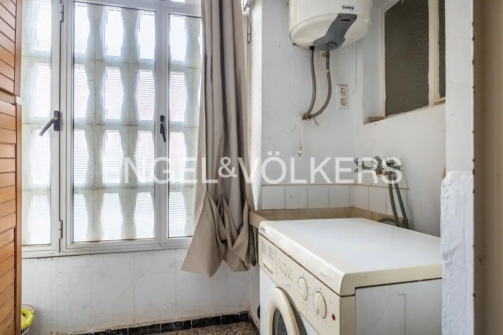 Kitchen of Flat for sale in Sevilla  with Heating, Swimming Pool and Balcony