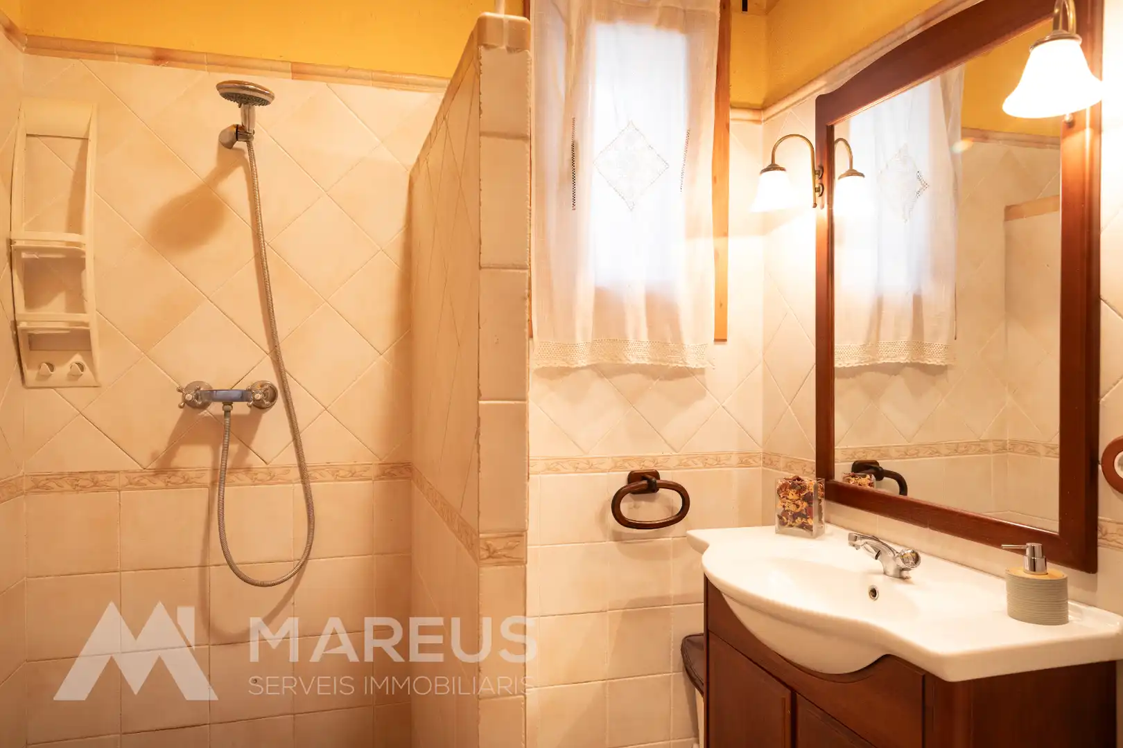 Baño de Casa adosada en venta en Torrelavit con Calefacción