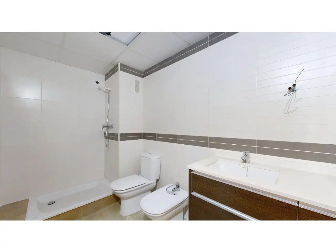 Bathroom of Flat for sale in Enguera  with Private garden, Storage room and Balcony