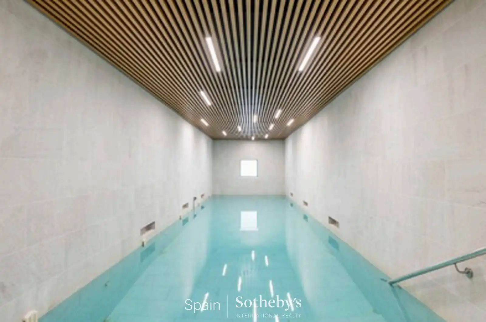 Piscina de Apartament en venda en Madrid amb Aire condicionat, Calefacció i Traster
