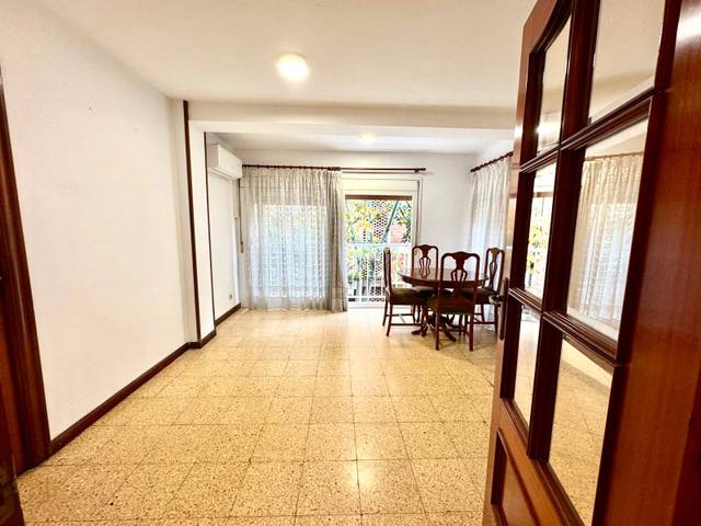 Piso en Venta en Carrer dels Alts Forns en La Marina del Port