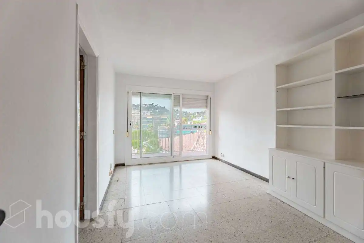 Piso con terraza en venta en Avenida de Santiago Rusiñol ., imagen 3