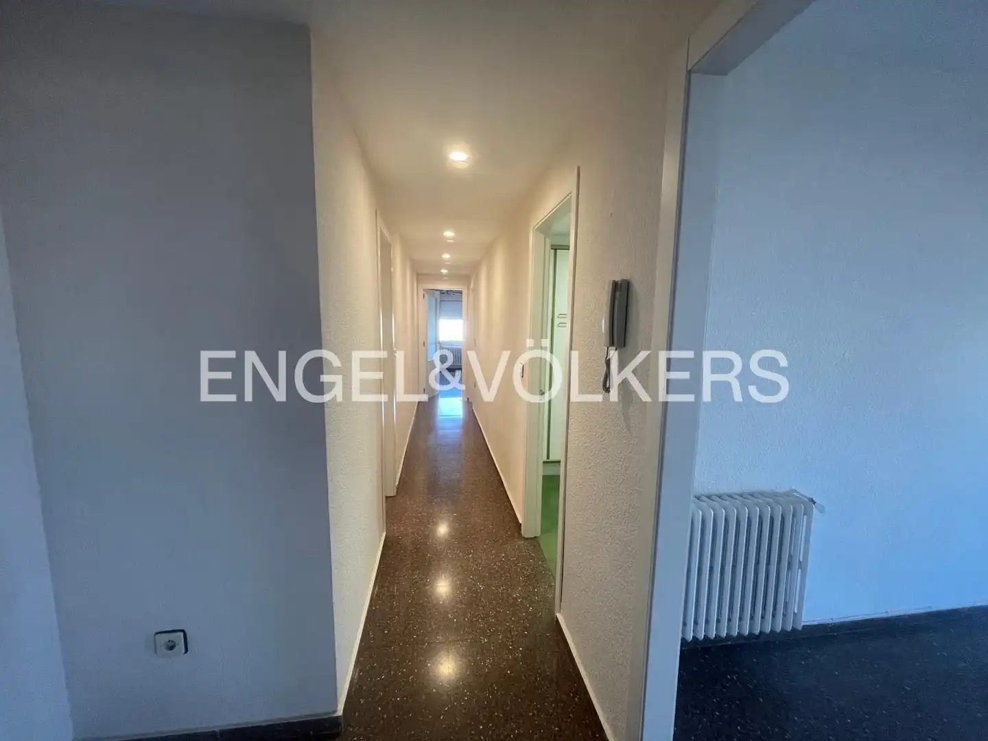 Flat for rent in Valencia  with Air Conditioner and Heating