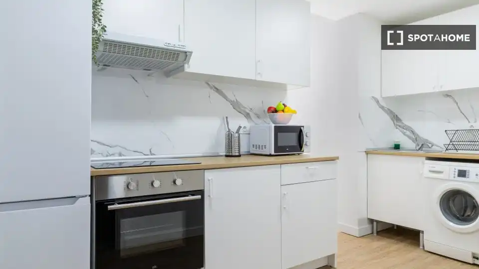 Kitchen of Flat for share in Getafe  with Air Conditioner, Heating and Furnished