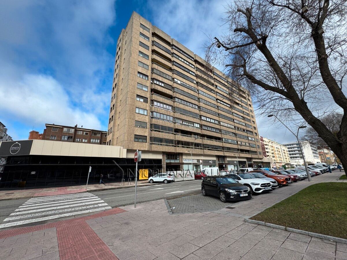 Vista exterior de Pis de lloguer en Burgos Capital amb Calefacció, Terrassa i Traster