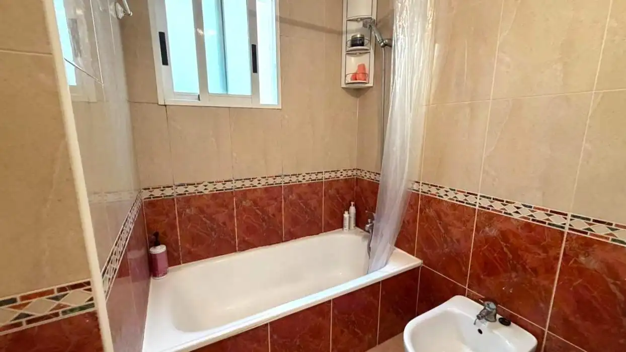 Baño de Apartamento en venta en Torrevieja con Aire acondicionado y Amueblado