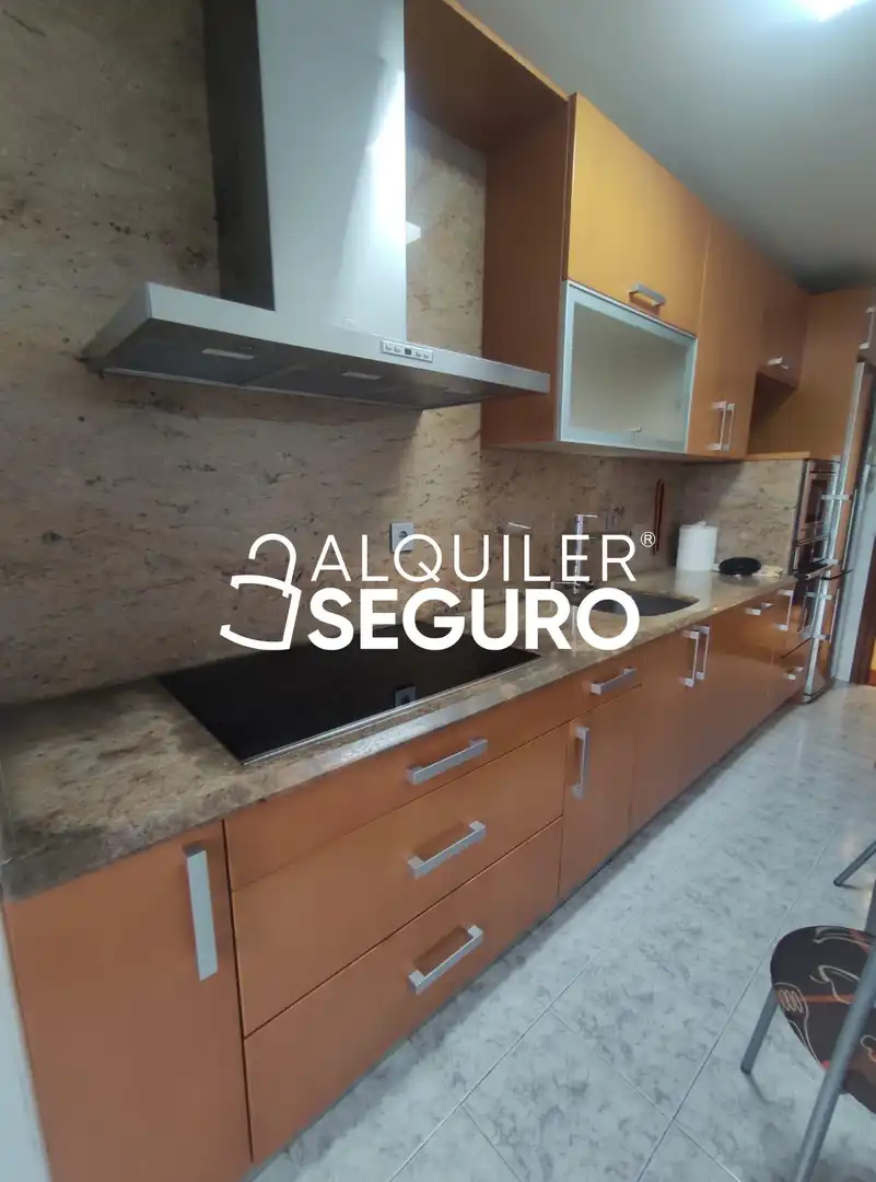 Cuina de Pis de lloguer en Barakaldo  amb Calefacció i Moblat