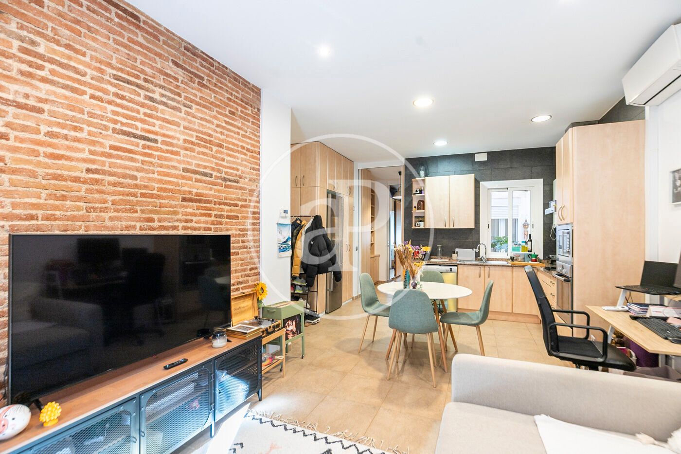 Exterior view of Flat for sale in  Barcelona Capital  with Air Conditioner, Heating and Balcony