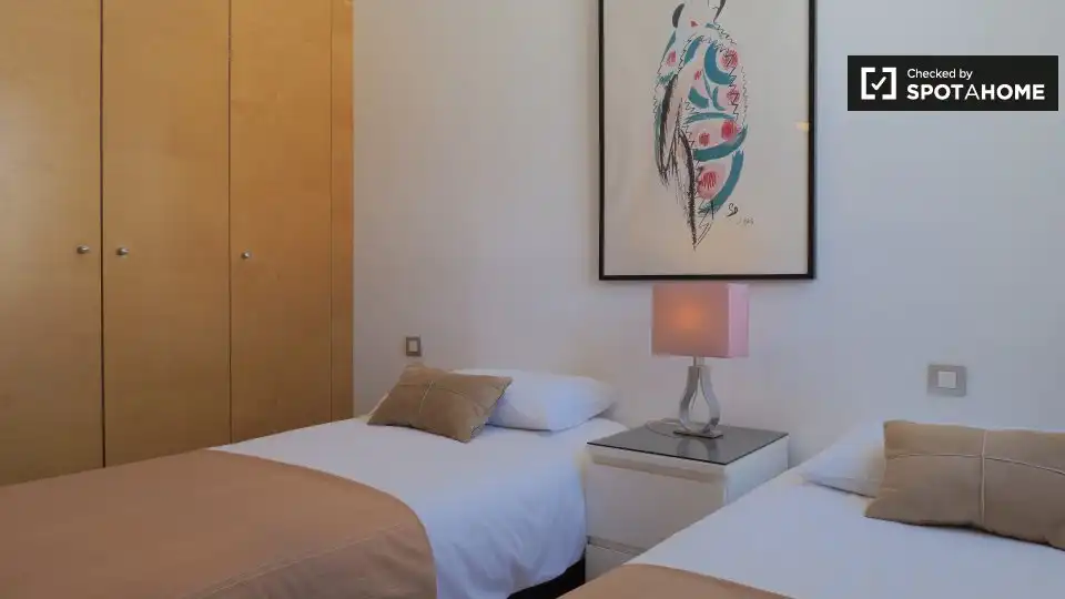 Bedroom of Flat for rent in Madrid  with Air Conditioner, Heating and Furnished