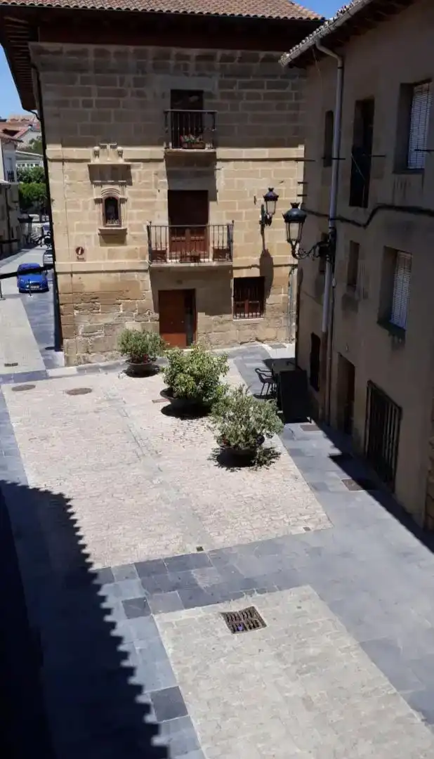 Vista exterior de Casa adosada en venda en Elciego amb Balcó