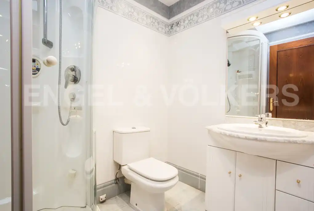 Bathroom of Attic for sale in Manresa  with Air Conditioner, Heating and Terrace