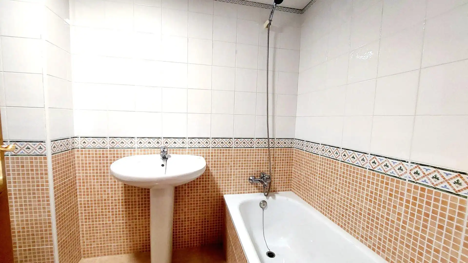 Bathroom of Flat for sale in Murcia  with Storage room and Balcony