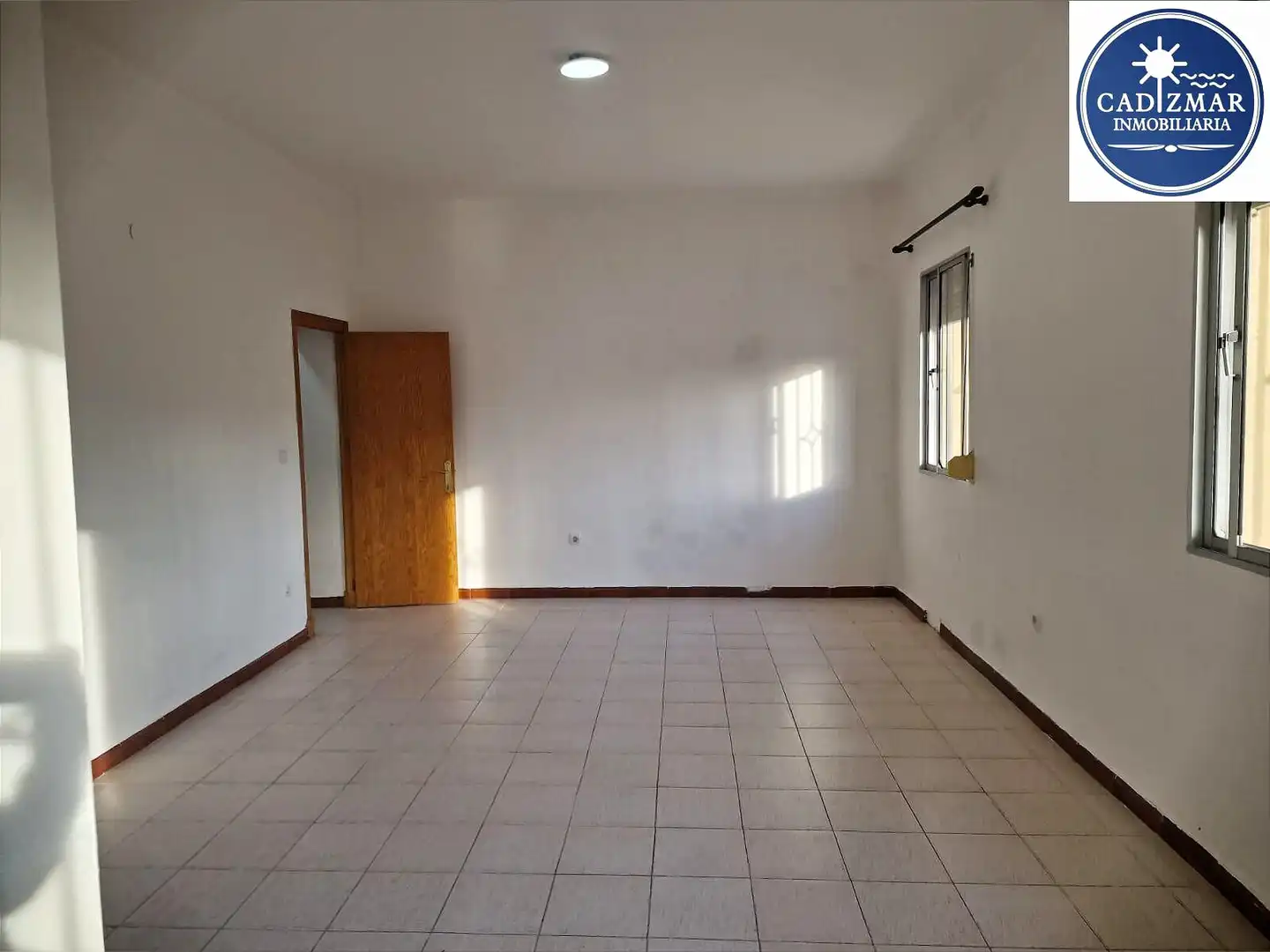 Living room of Ground floor for sale in Cádiz  with Storage room, Balcony and Alarm