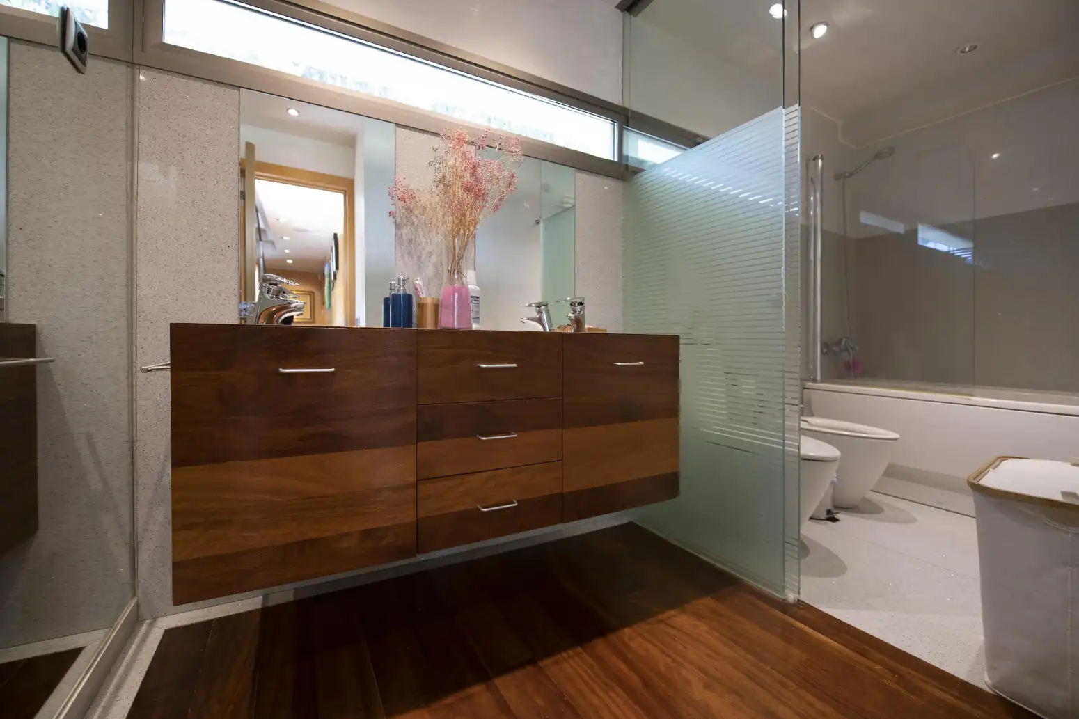 Bathroom of Houses for sale in Castelldefels  with Air Conditioner, Heating and Parquet flooring