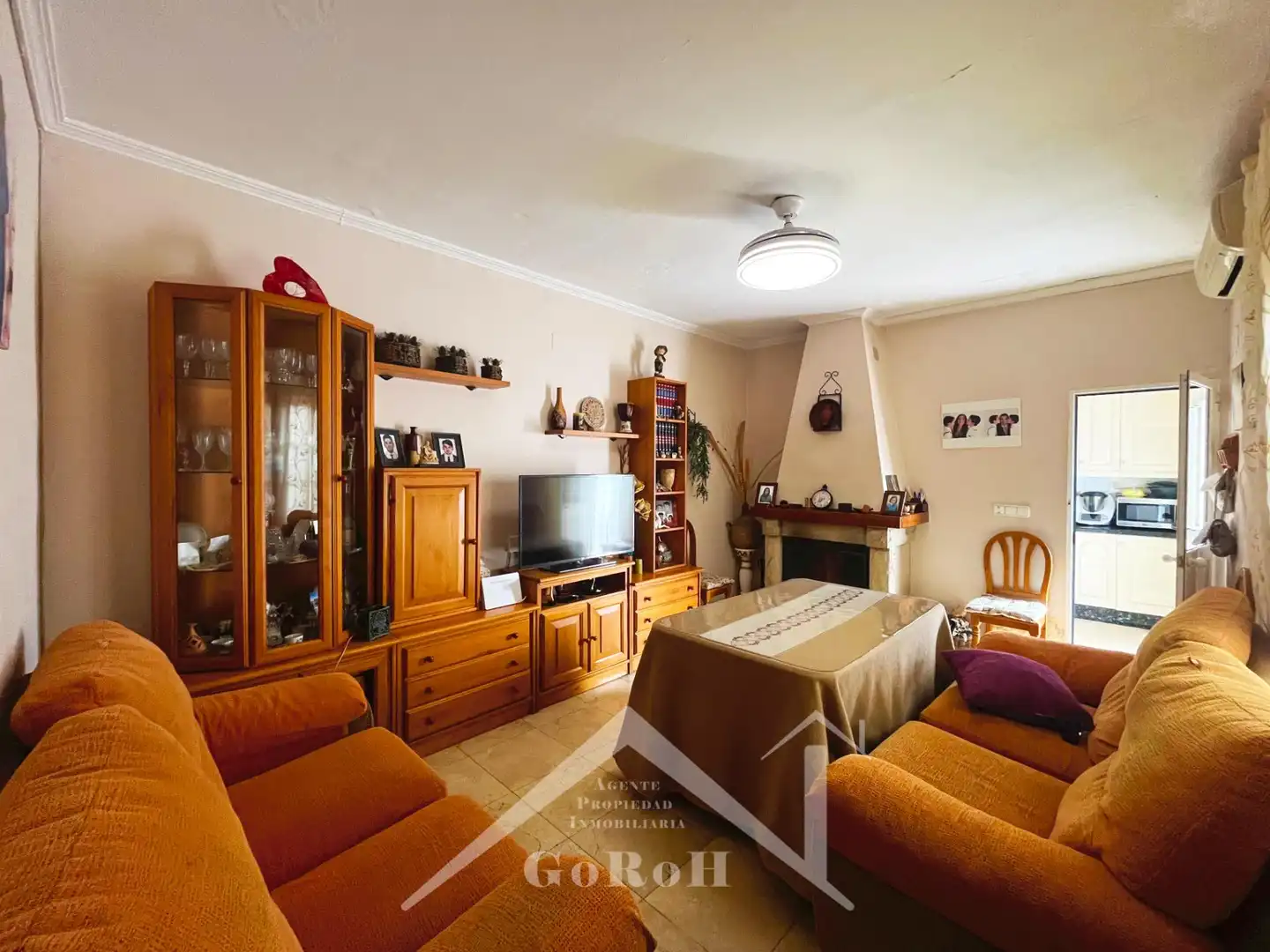 Sala d'estar de Casa o xalet en venda en Almadén de la Plata amb Jardí privat, Terrassa i Traster