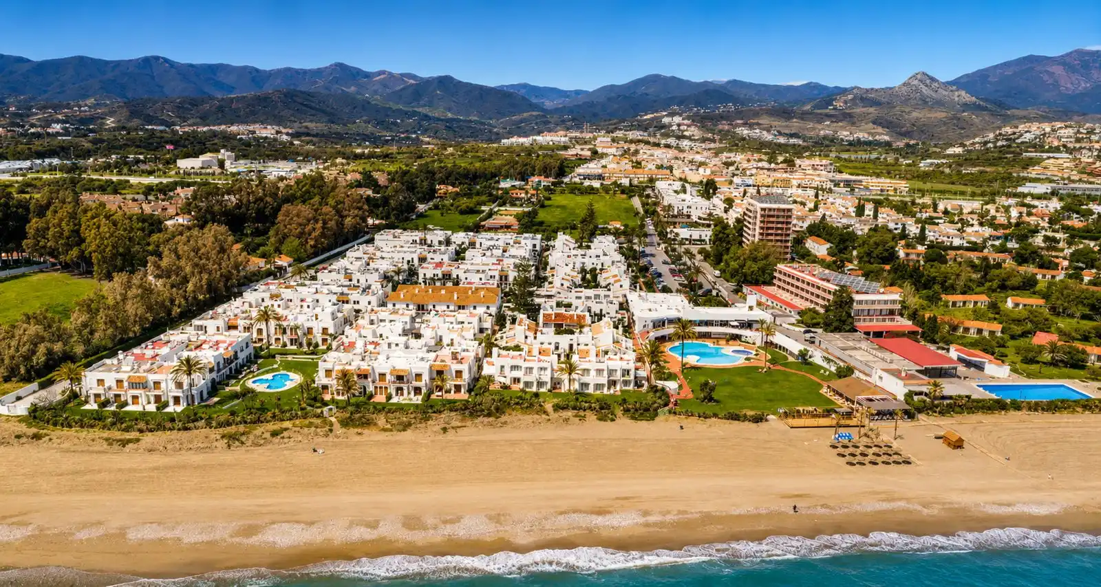 Außenansicht von Wohnung zur Miete in Estepona mit Klimaanlage, Terrasse und Möbliert