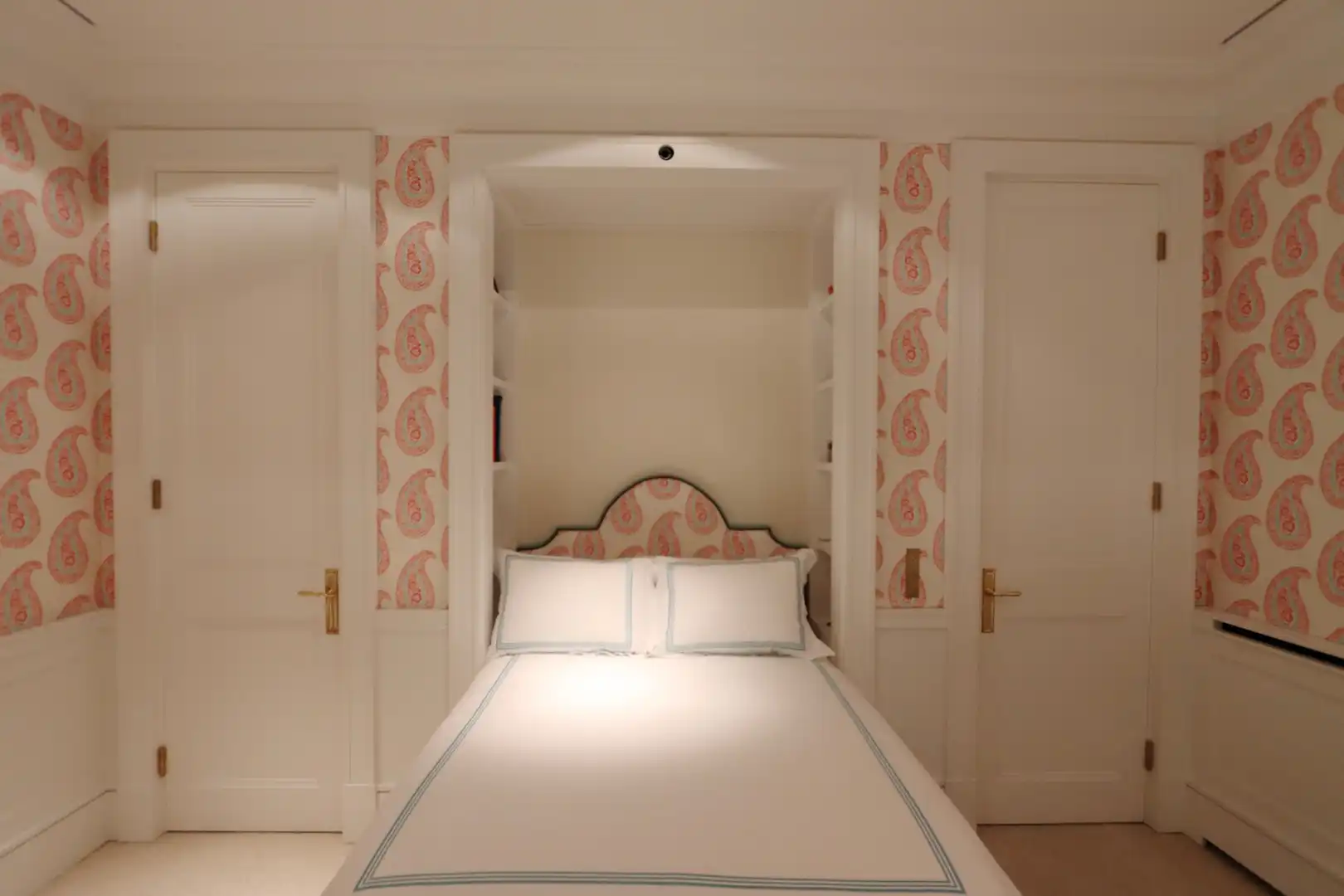 Bedroom of Flat for sale in Madrid  with Air Conditioner, Heating and Storage room