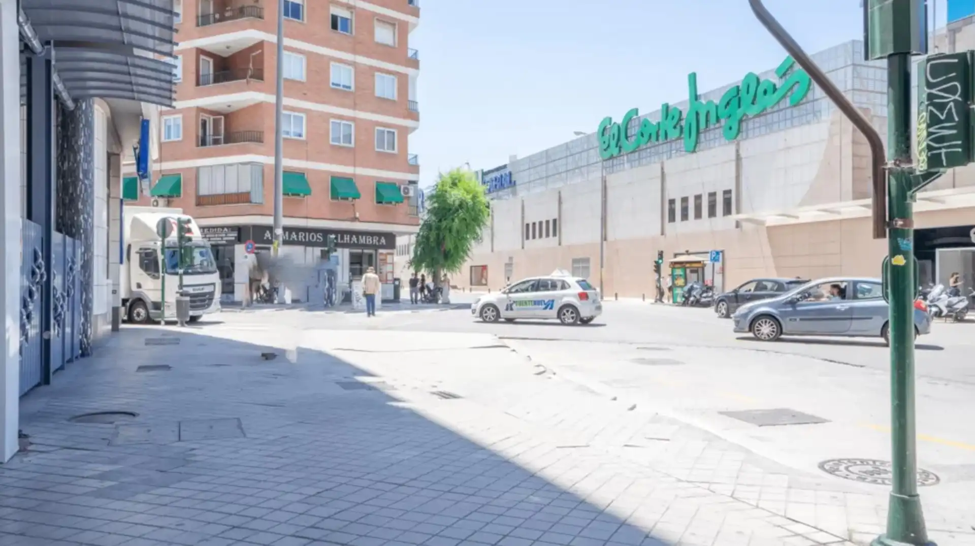 Exterior view of Garage for sale in Granada