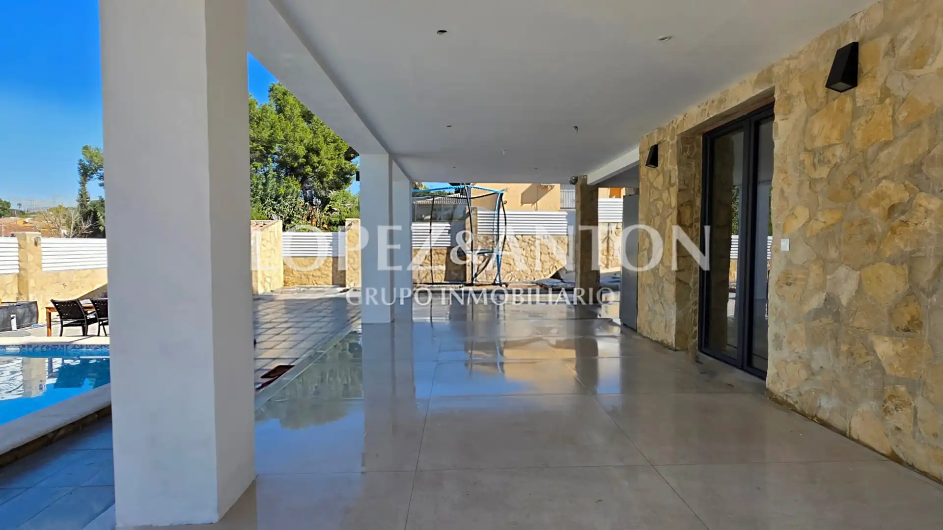 Exterior view of Houses for sale in L'Eliana  with Air Conditioner, Private garden and Parquet flooring