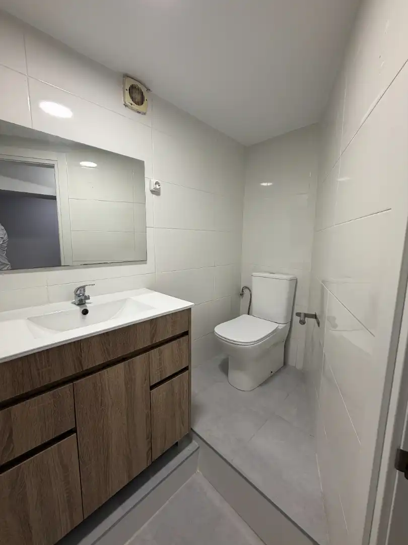 Bathroom of Flat for sale in Barcelona  with Heating, Terrace and Oven