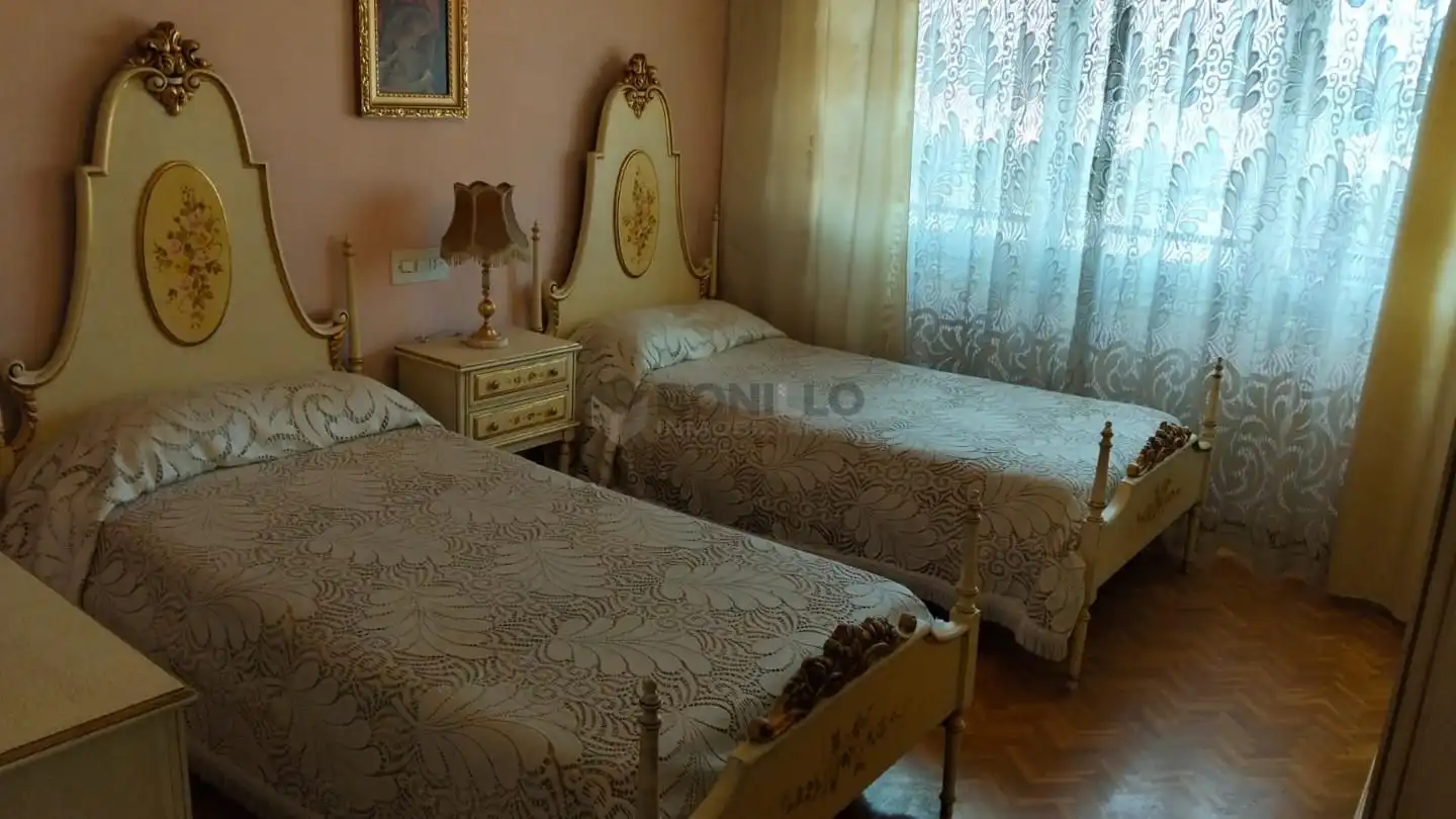 Habitación de Piso en venta en Teruel con Calefacción, Parquet y Amueblado