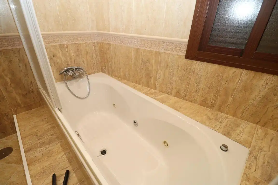 Baño de Casa o chalet de alquiler en Guaro con Jardín privado, Terraza y Trastero