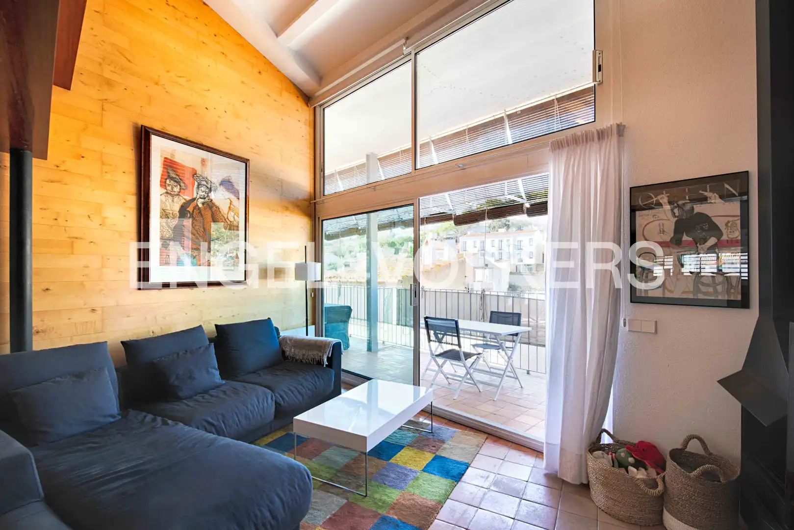 Sala d'estar de Casa adosada en venda en Cadaqués amb Terrassa i Moblat