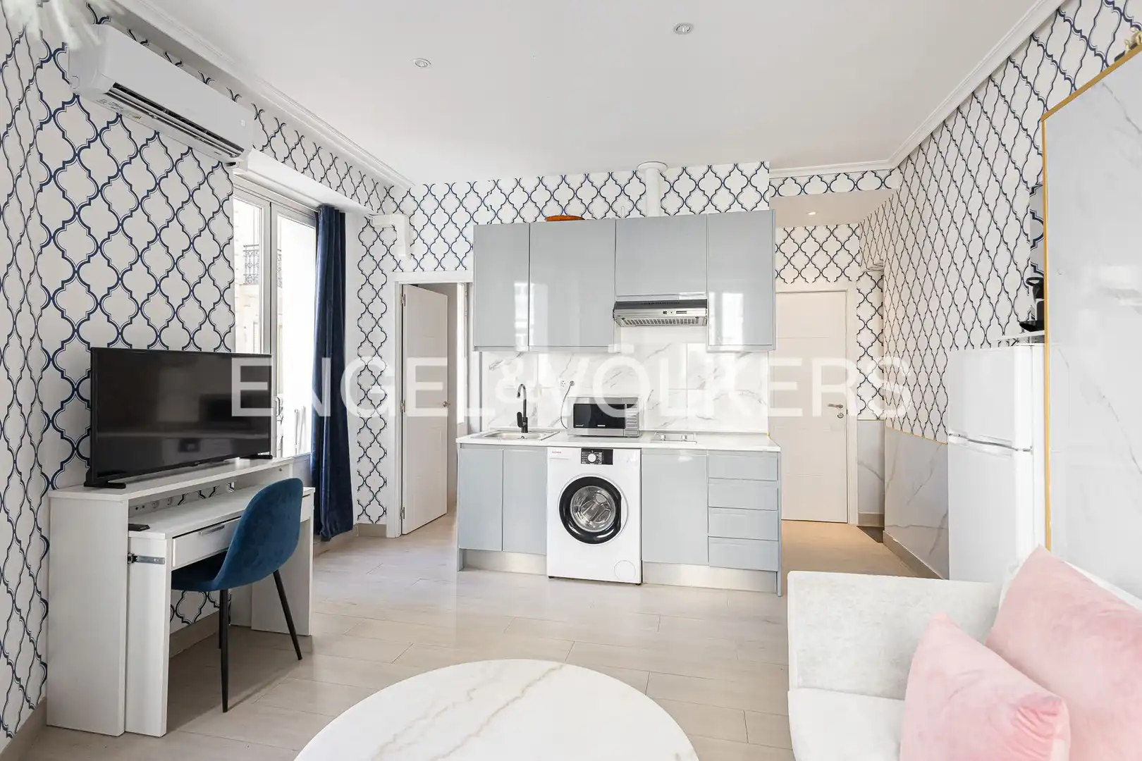 Exterior view of Flat for sale in Madrid  with Air Conditioner, Heating and Parquet flooring