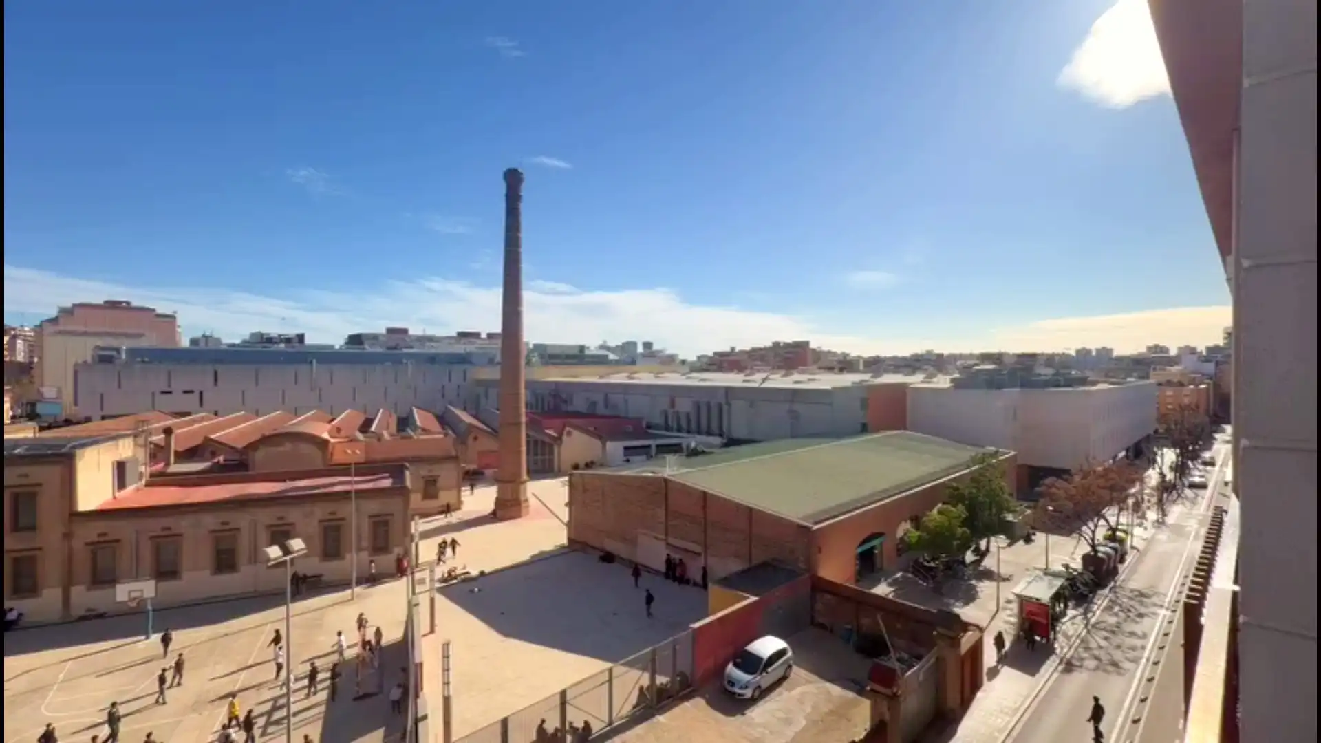 Vista exterior de Piso en venta en L'Hospitalet de Llobregat con Aire acondicionado, Parquet y Horno