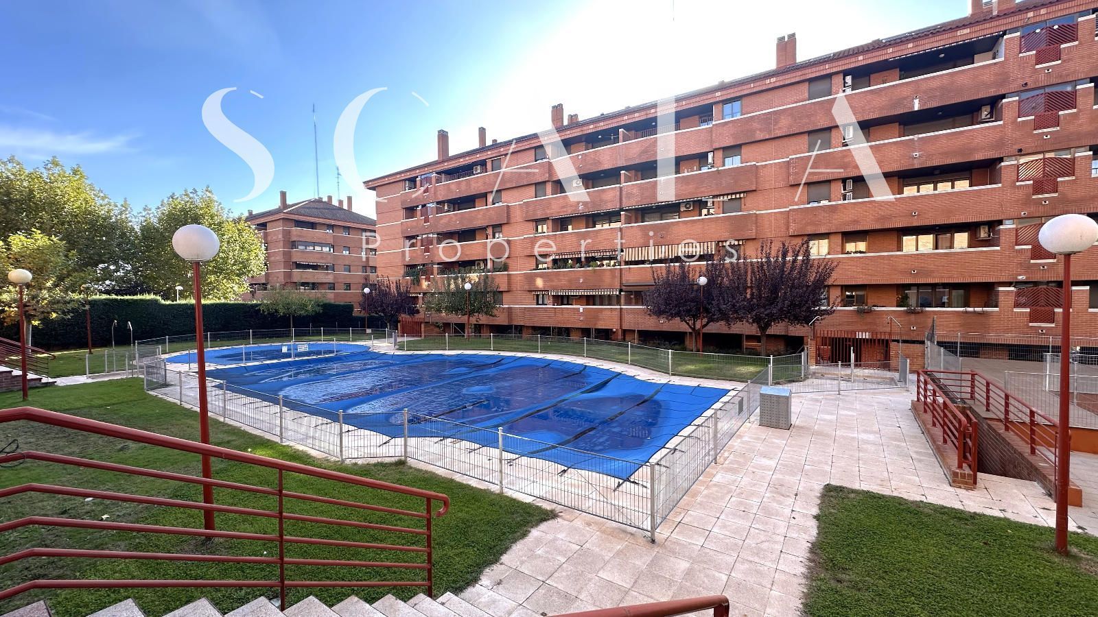 Swimming pool of Flat to rent in  Toledo Capital  with Air Conditioner, Heating and Terrace