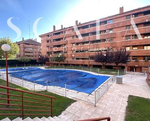 Swimming pool of Flat to rent in  Toledo Capital  with Air Conditioner, Heating and Terrace