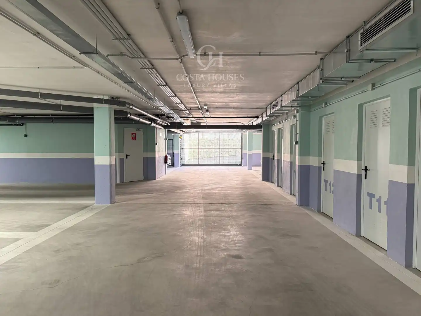 Parking de Ático en venta en Dénia con Aire acondicionado, Calefacción y Jardín privado