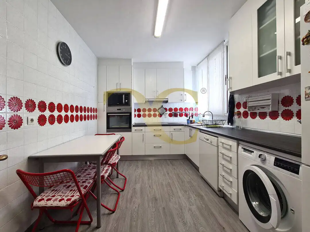 Kitchen of Flat for sale in Oviedo   with Heating