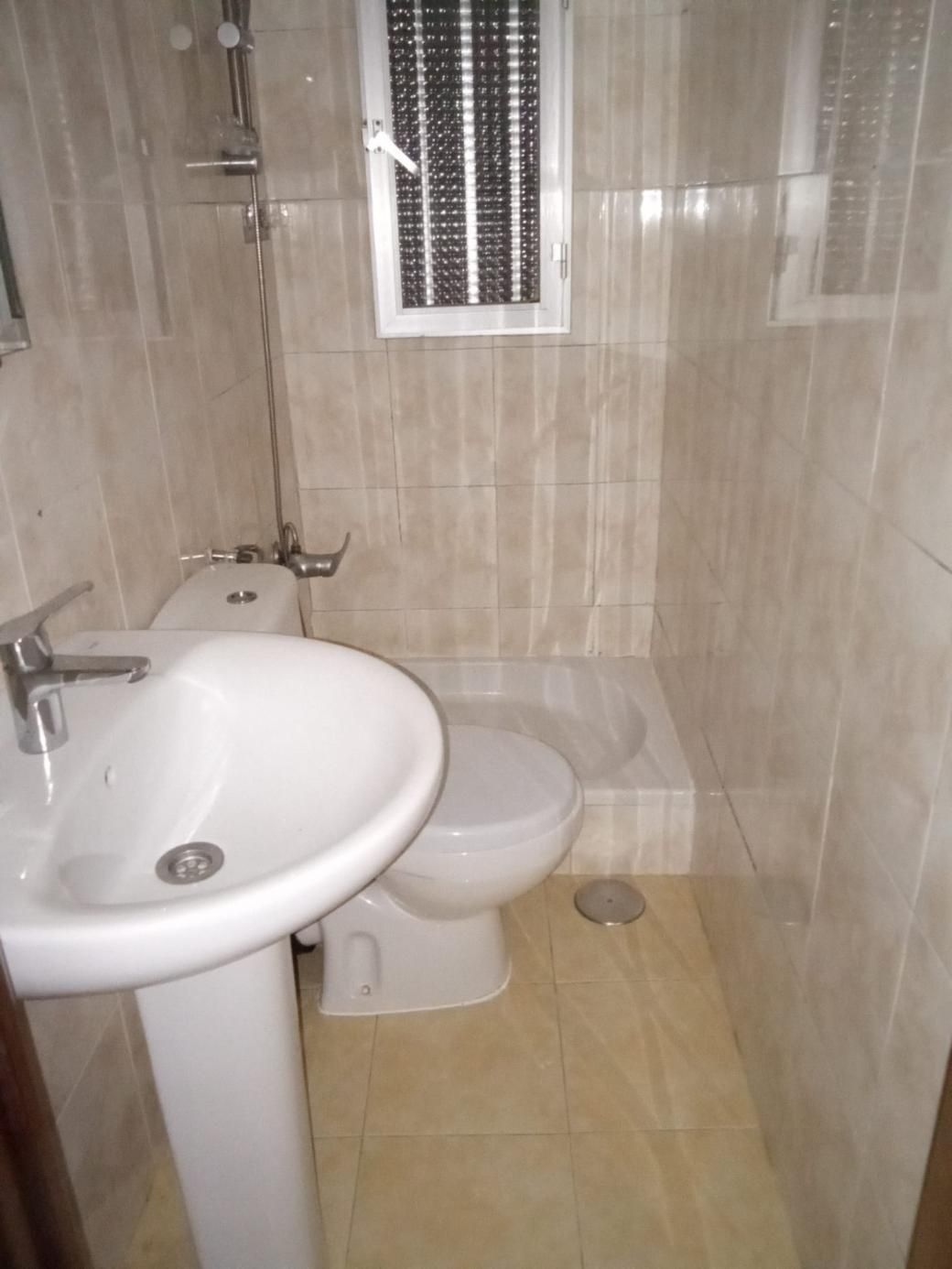 Bathroom of Flat for sale in  Madrid Capital