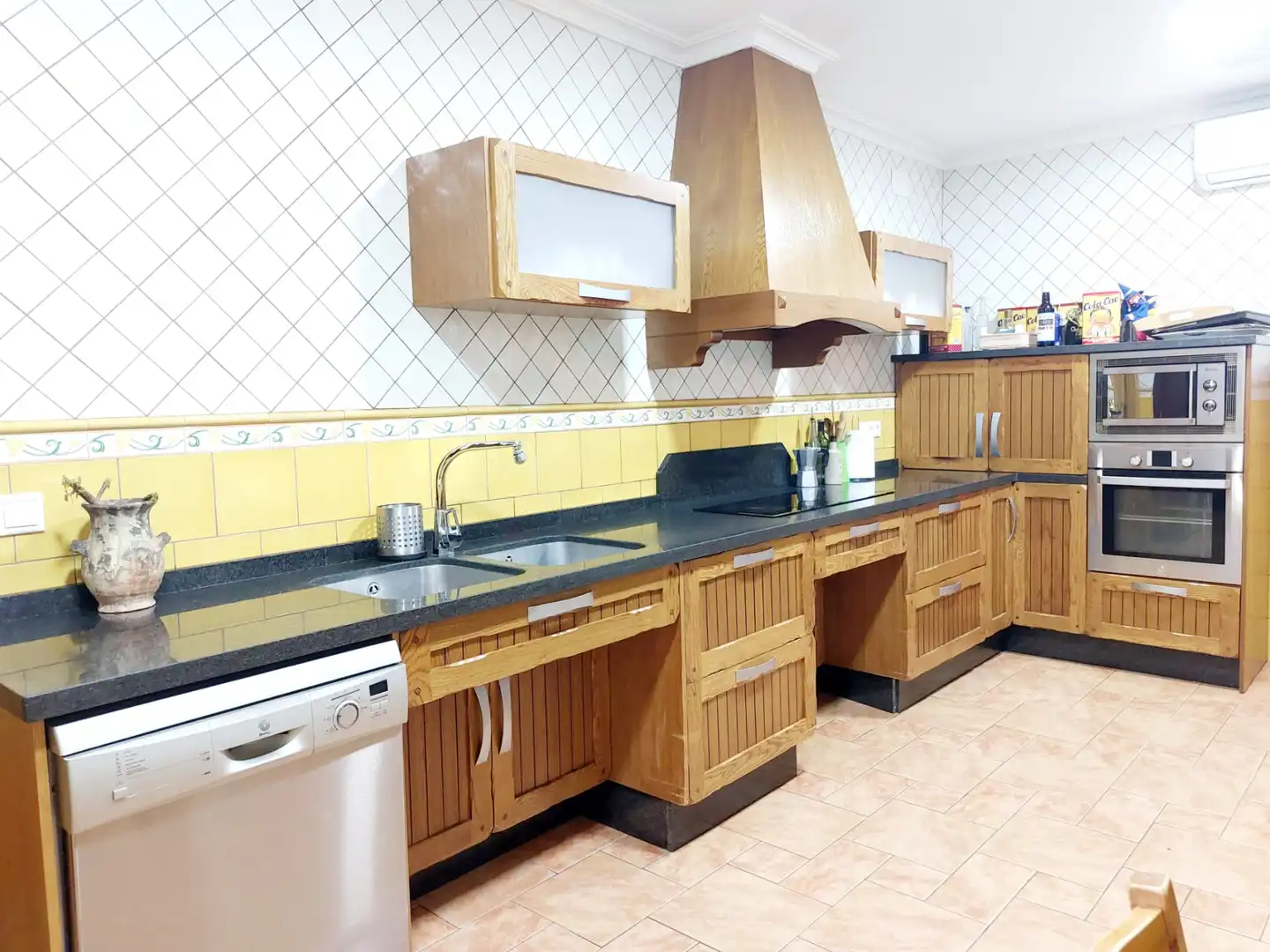 Cuina de Casa o xalet en venda en Córdoba amb Aire condicionat, Calefacció i Terrassa