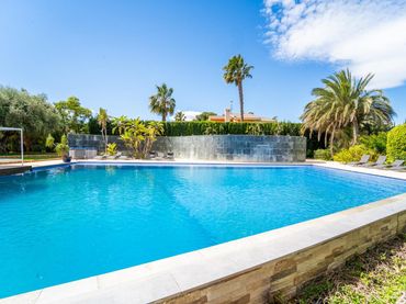Xalet amb piscina en venda a Alzabares