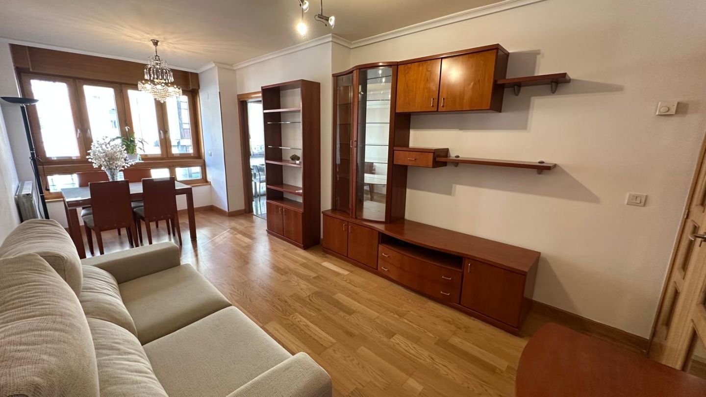 Sala d'estar de Pis en venda en Vitoria - Gasteiz amb Calefacció, Traster i Moblat