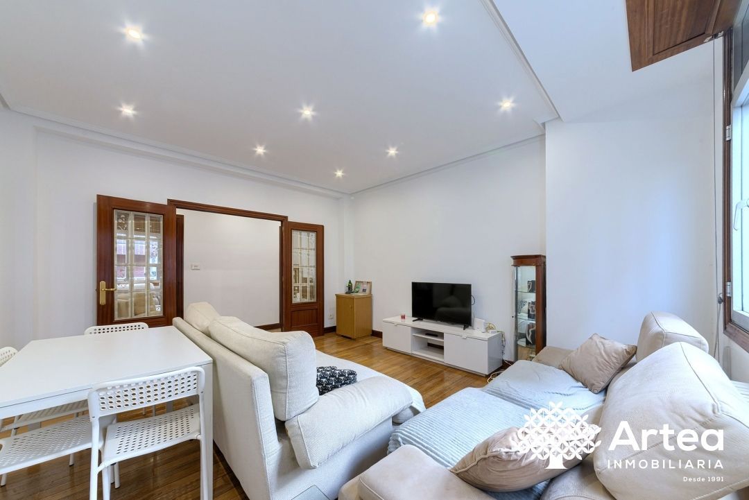 Sala de estar de Piso en venta en Bilbao  con Calefacción y Amueblado