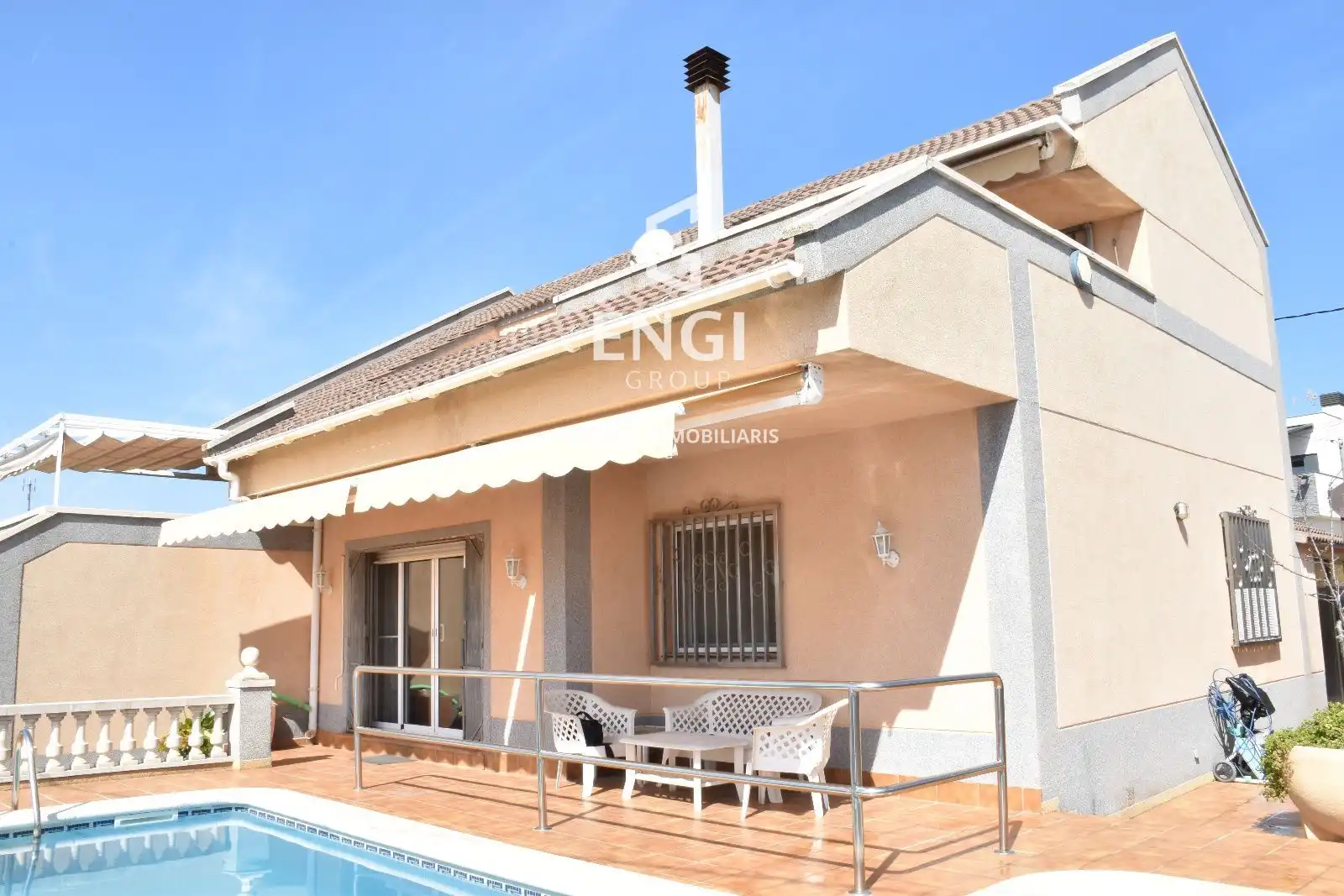 Chalet con piscina en venta en altafulla