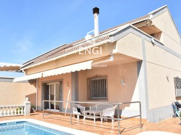 Detached house with pool for sale in altafulla
