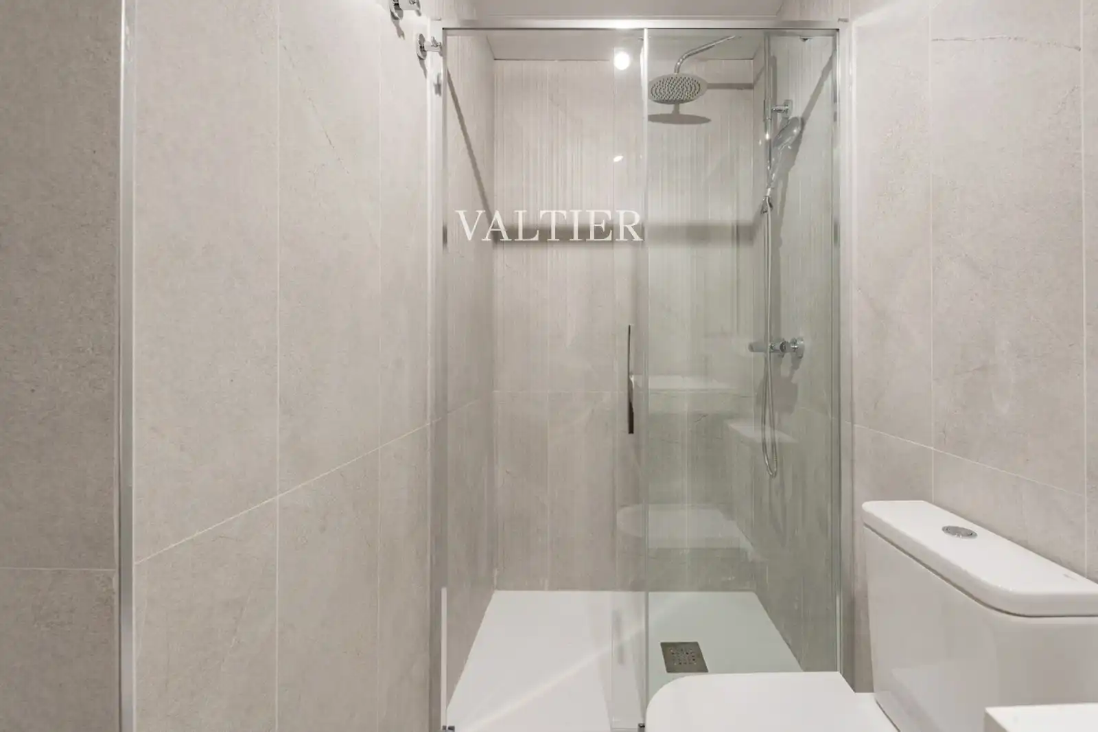 Badezimmer von Wohnung zur Miete in Madrid mit Klimaanlage, Heizung und Terrasse