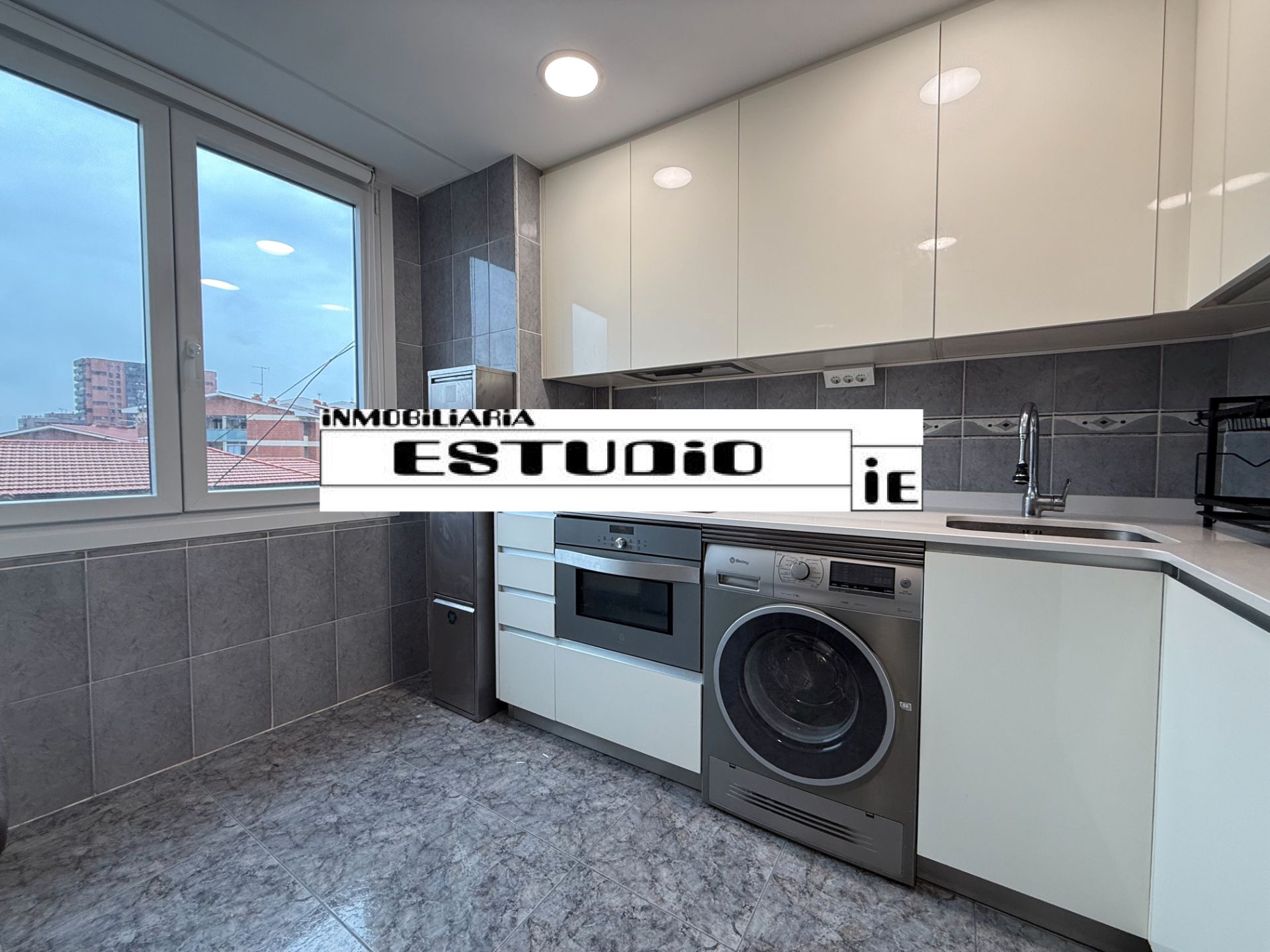 Cuina de Pis de lloguer en Bilbao  amb Moblat, Forn i Rentadora