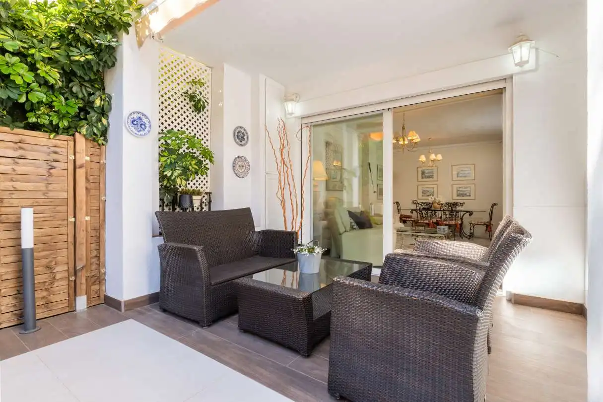 Terrasse von Wohnung zum Verkauf in Marbella mit Klimaanlage, Heizung und Privatgarten