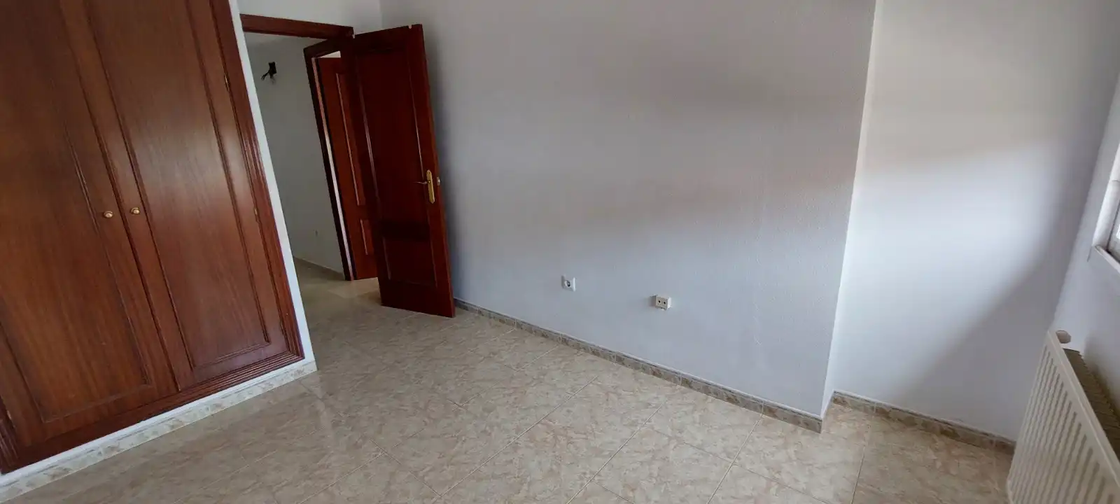 Habitación de Casa adosada de alquiler en Badajoz con Calefacción, Jardín privado y Terraza