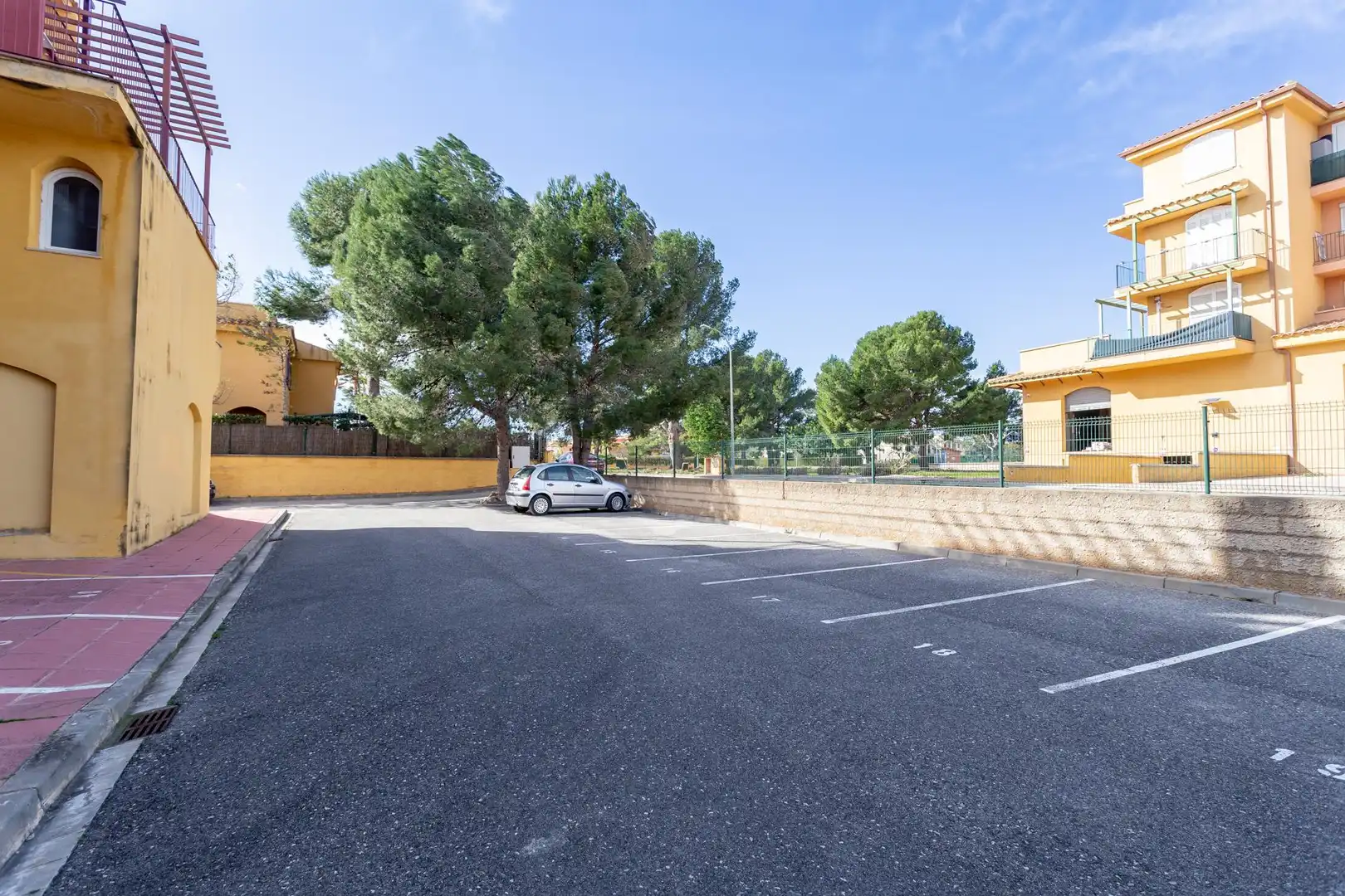 Parking of Flat for sale in Mont-roig del Camp  with Air Conditioner, Private garden and Terrace