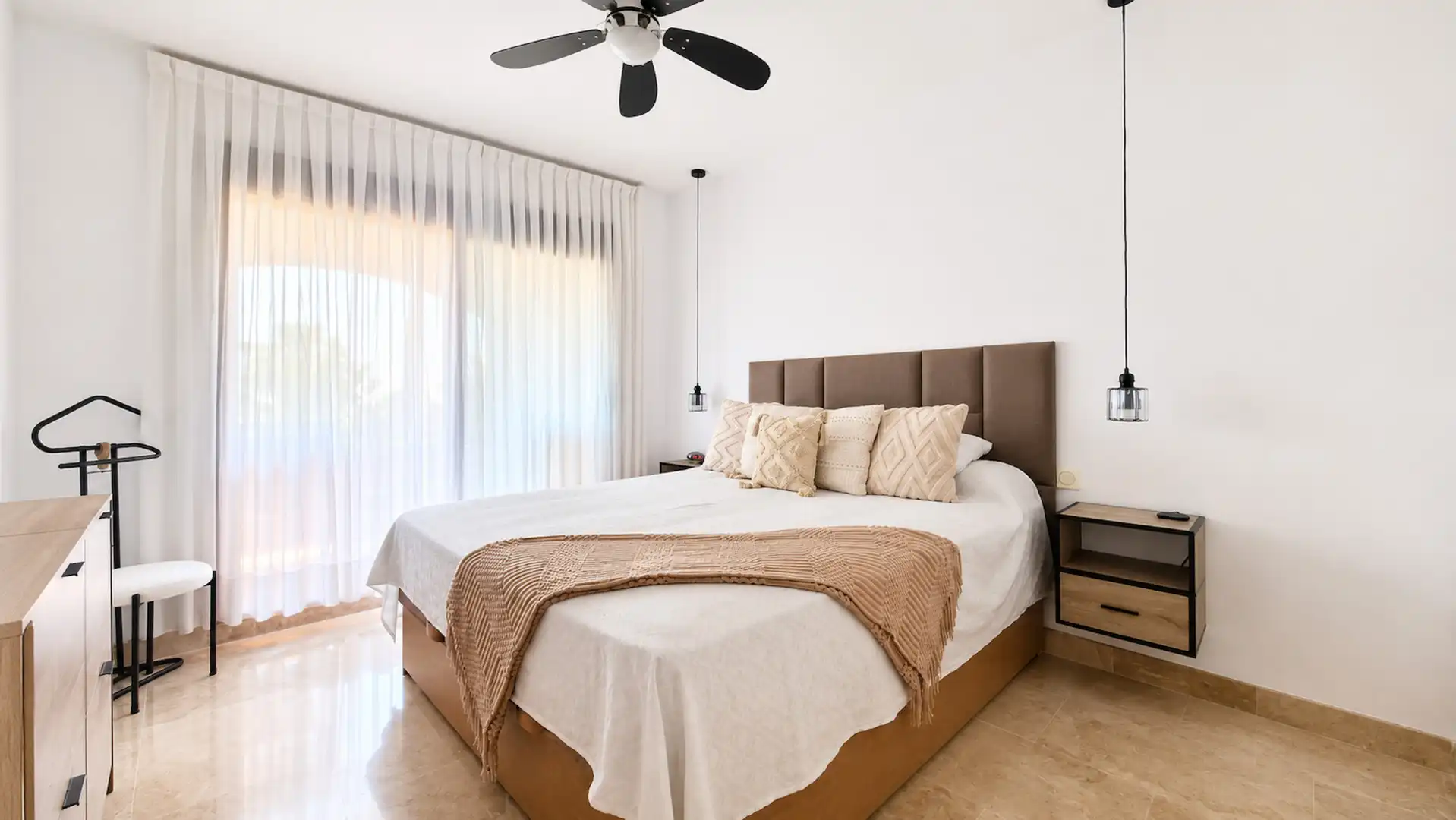 Habitación de Planta baja en venta en Manilva con Aire acondicionado, Terraza y Trastero