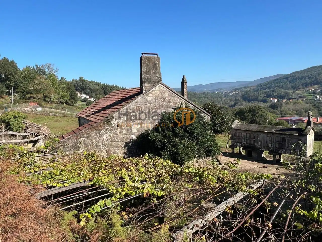 Vista exterior de Finca rústica en venda en Pontevedra Capital  amb Jardí privat, Terrassa i Traster