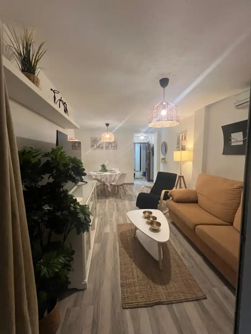 Sala de estar de Piso en venta en Alcalá de Guadaira con Aire acondicionado, Calefacción y Parquet